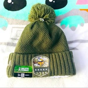 Minnesota Vikings Salute To Service Woman’s PomNit